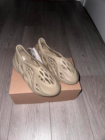 Adidas Yeezy Foam Runner Sand beschikbaar voor biedingen