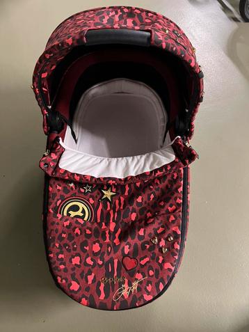 Cybex Priam Lux Carry Cot Rockstar NIEUW incl regenhoes beschikbaar voor biedingen