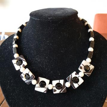 Mooie nieuwe ketting, witte zoetw.parels,Parelmoer en Onyx beschikbaar voor biedingen