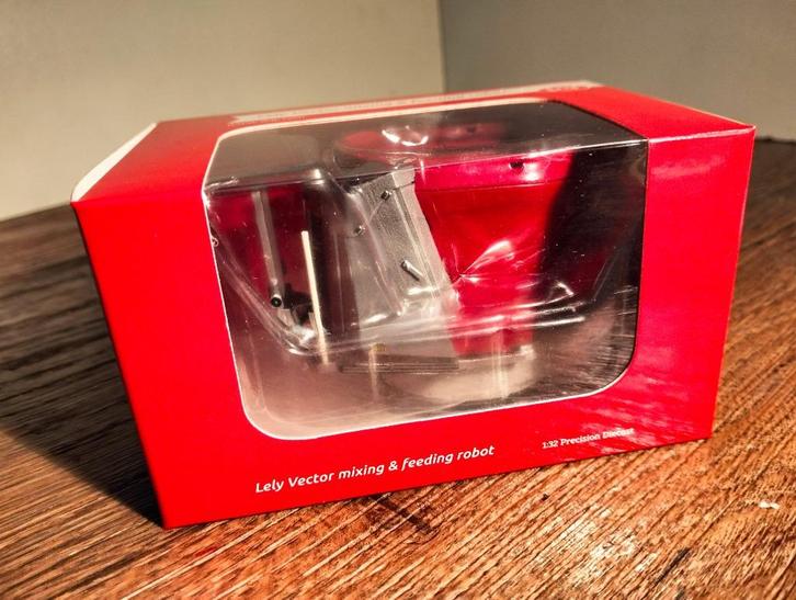 Te koop AT Lely Vector Voer Robot., Hobby en Vrije tijd, Modelauto's | 1:32, Nieuw, Tractor of Landbouw, Overige merken, Ophalen of Verzenden