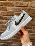 Jordan 1 Retro Low Golf Wolf Grey maat 44, Kleding | Heren, Schoenen, Nieuw, Jordan 1, Ophalen of Verzenden, Sneakers of Gympen