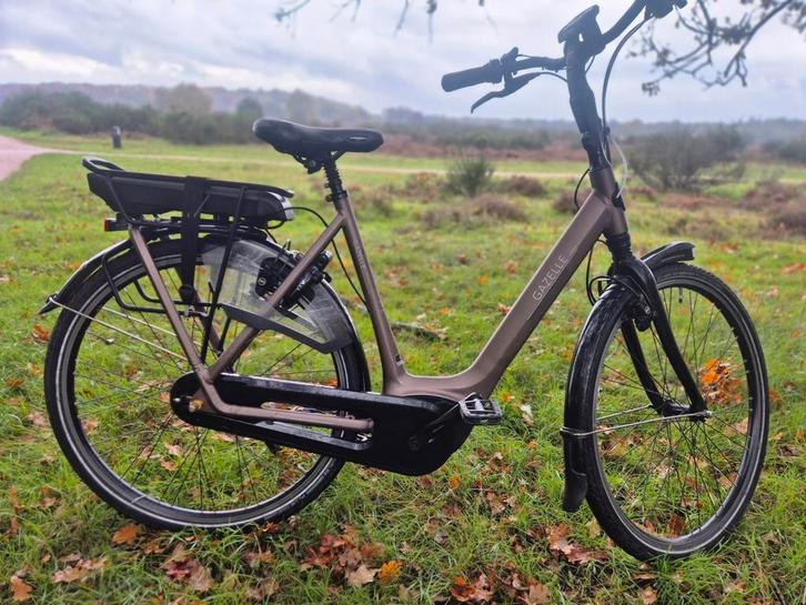 Prachtige Gazelle Grenoble C7+  Bosch midden in Nieuwstaat!!, Fietsen en Brommers, Elektrische fietsen, Zo goed als nieuw, Gazelle