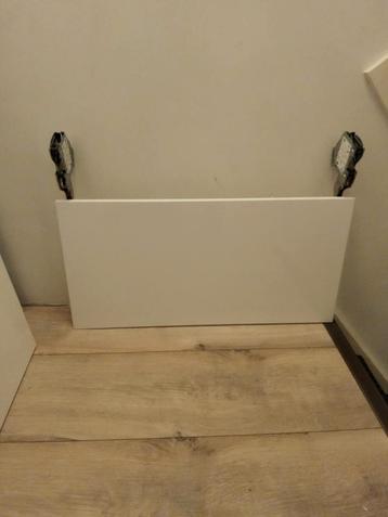 2 x deur ikea met scharnier. Gebruikt beschikbaar voor biedingen
