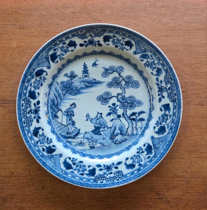 Porseleinen bord visser Qianlong, Antiek en Kunst, Antiek | Porselein, Ophalen of Verzenden
