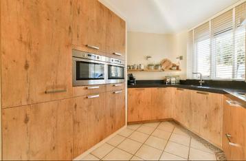 Nette complete keuken: houtlook & composiet beschikbaar voor biedingen