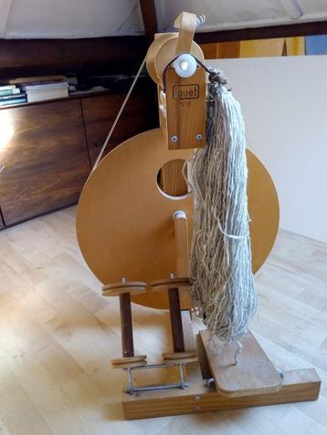 Puntgaaf Spinnewiel  beschikbaar voor biedingen