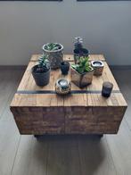 Industriële houten salontafel op wielen - 60x60x35cm, Huis en Inrichting, Tafels | Salontafels, Ophalen, Gebruikt, 50 tot 100 cm