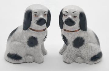 Vintage 2 Staffordshire hondjes kleine formaat ca. 10cm hoog beschikbaar voor biedingen