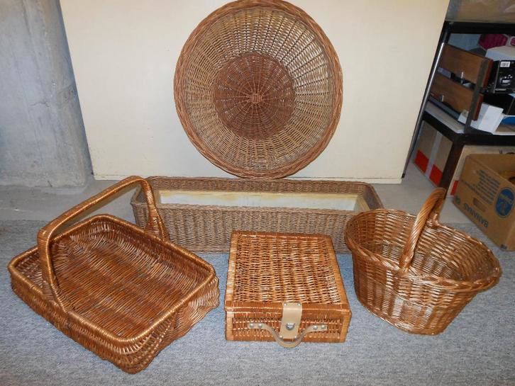 RIETEN / ROTAN MANDEN DIVERSE SOORTEN, Huis en Inrichting, Woonaccessoires | Schalen en Manden, Gebruikt, Rond, Riet, Ophalen