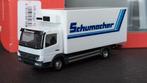 Mercedes Benz Atego 2010 Schumacher 1:87 H0 Herpa Pol, Hobby en Vrije tijd, Verzenden, Zo goed als nieuw, Bus of Vrachtwagen, Herpa