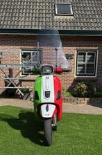 Vespa S gewraped in Italiaanse vlag grote beurt gehad., Ophalen, Zo goed als nieuw, Benzine, Vespa