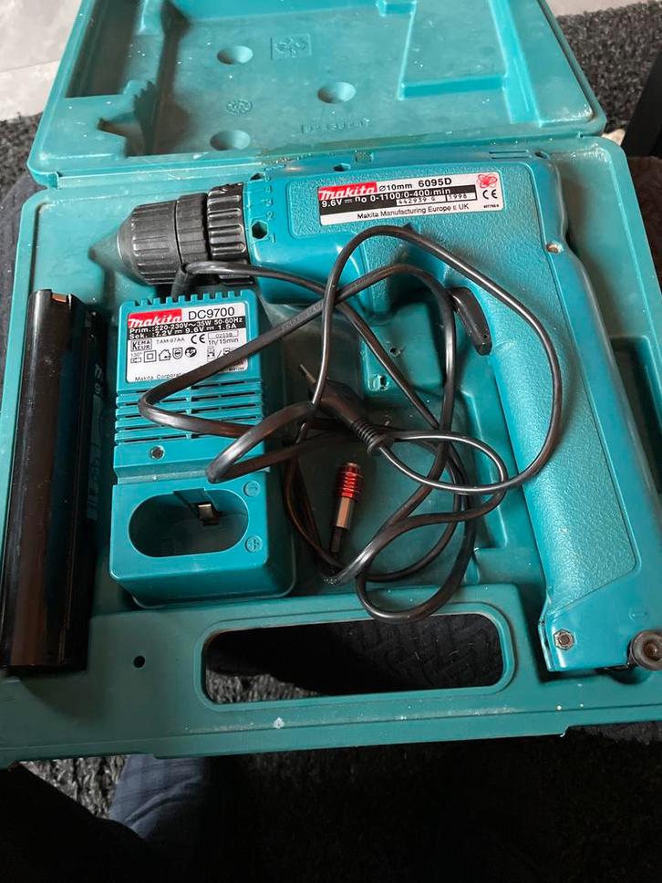 Makita 9.6V Boor-/Schroefmachine met Accu en Lader, Doe-het-zelf en Verbouw, Gereedschap | Boormachines, Gebruikt, Boor- en Schroefmachine
