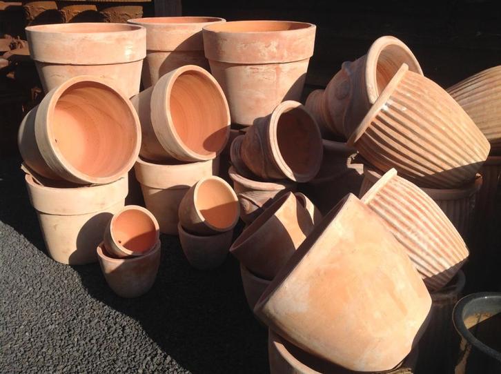 Potten gietijzer geglazuurd beton of terracotta the old way., Tuin en Terras, Bloembakken en Plantenbakken, Nieuw, Overige materialen