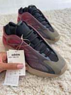 Adidas Yeezy 700 V3 - Maat 38 - Nieuw - Fade Carbon, Kleding | Dames, Schoenen, Ophalen of Verzenden, Nieuw, Overige kleuren