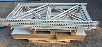 Stellingkasten stelling. 6 Staanders 10 niveaus met planken. beschikbaar voor biedingen