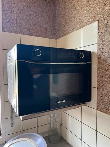 Zo goed als nieuwe combimagnetron Samsung – multifunctioneel beschikbaar voor biedingen