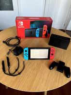 Nintendo Switch in Originele doos + Gratis hoes, Spelcomputers en Games, Spelcomputers | Nintendo Switch, Ophalen, Zo goed als nieuw