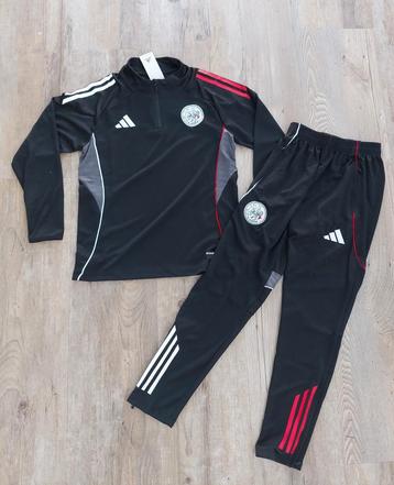 Ajax kids trainingspak 2025-2026 beschikbaar voor biedingen