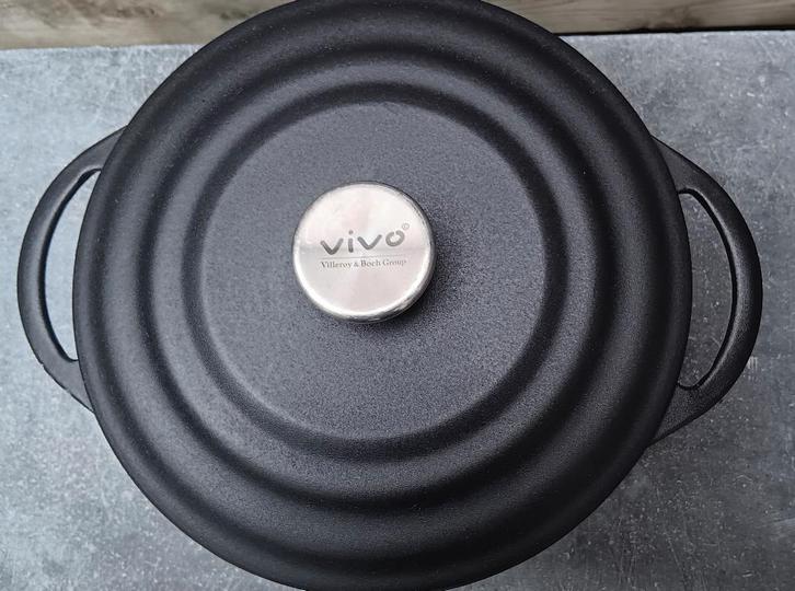 VILLEROY & BOCH VIVO *nieuwe* gietijzer pan Ø24 cm (G273), Huis en Inrichting, Keuken | Potten en Pannen, Nieuw, Koekenpan of Braadpan