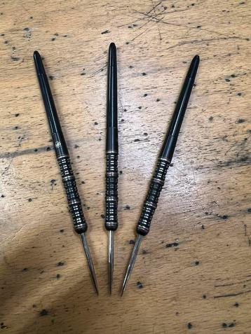 Te koop mooie winmau mervyn king dartpijlen darts beschikbaar voor biedingen