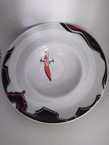Porcelaine Apilco bord, design Hub Pasmans. beschikbaar voor biedingen