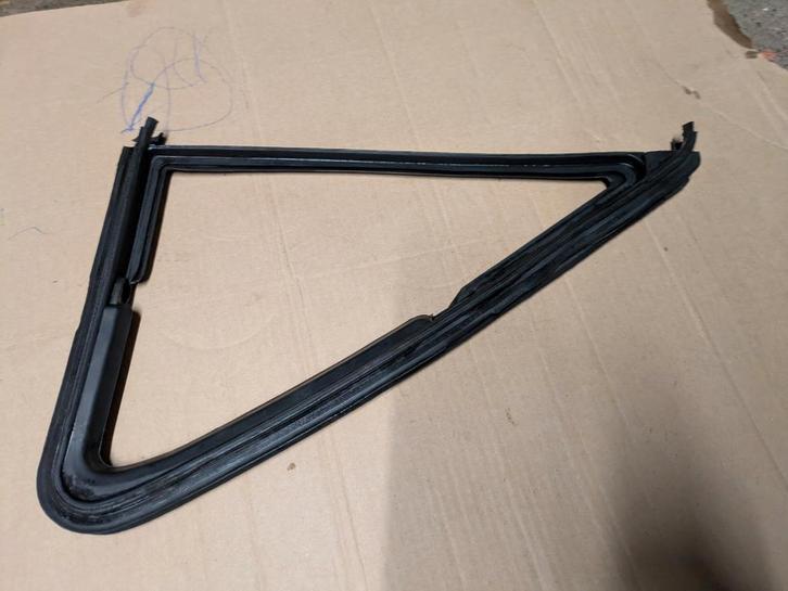 VW T3 Tochtraam Rubber Rechts variant met Sierlijst, Auto-onderdelen, Ruiten en Toebehoren, Volkswagen, Gebruikt, Ophalen of Verzenden