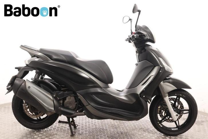 Piaggio Beverly 350 Sport Touring ABS (bj 2018), Motoren, Motoren | Schademotoren, Scooter, Overige merken, 12 t/m 35 kW, ABS