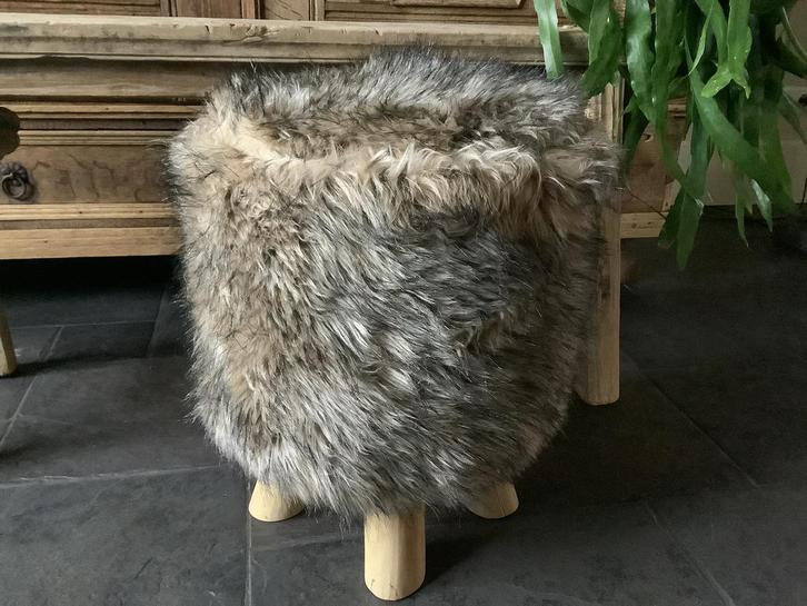 NIEUW fluffy teddy voetenbank poef kruk, Huis en Inrichting, Krukjes, Nieuw, Hout, Ophalen of Verzenden