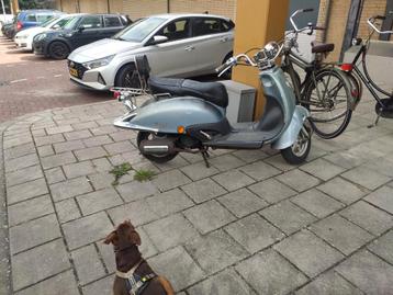 Scooter blaauw kenteken start nu niet beschikbaar voor biedingen