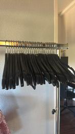 GLOEDNIEUWE KLEDINGHANGERS HOUT 30 stuks - KOOPJE!, Kleding | Dames, Kledinghangers, Ophalen, Zo goed als nieuw, Hout