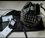 Studded Bucket Bag van Givenchy Nieuw en alle toebehoren Tas, Ophalen of Verzenden, Nieuw, Zwart