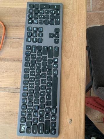 net luxe logi toetsenbord.  beschikbaar voor biedingen