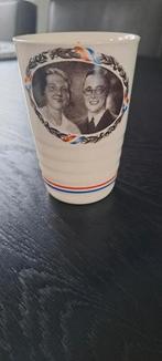 Koninklijke beker met Juliana en Bernard, Antiek en Kunst, Antiek | Keramiek en Aardewerk, Ophalen of Verzenden