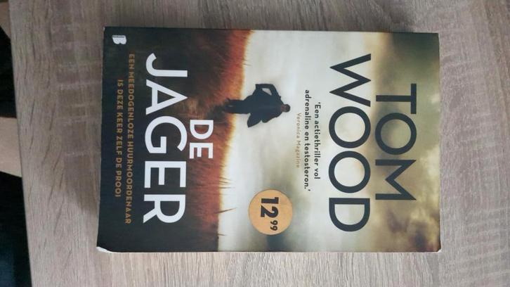De Jager - Tom Wood, Boeken, Thrillers, Zo goed als nieuw, Nederland, Ophalen of Verzenden