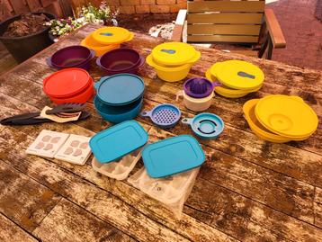 tupperware set ongebruikt beschikbaar voor biedingen