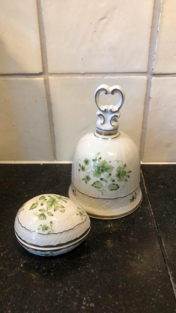 Hollohaza Hungary porseleinen bel en doosje, handbeschilderd beschikbaar voor biedingen