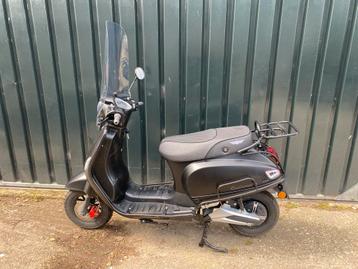 DJJD Elektrische Scooter - Vespa Look beschikbaar voor biedingen