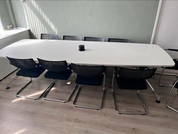 Grote ovale vergadertafel wit - stroommodule - 8–10 personen beschikbaar voor biedingen