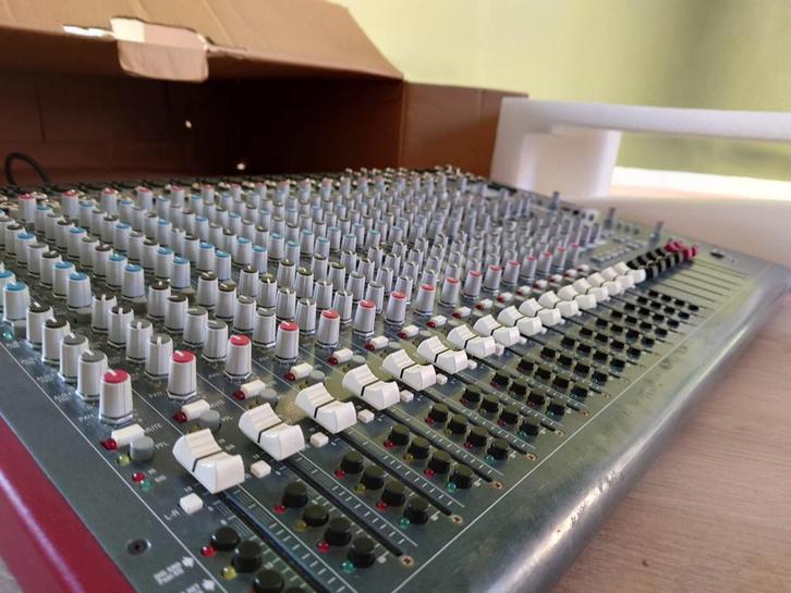 Allen & Heath Zed R16 opname mixer, in doos/met user guide, Muziek en Instrumenten, Mengpanelen, Zo goed als nieuw, Ophalen