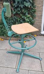 Ahrend tekentafelstoel Friso Kramer, Ophalen