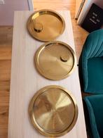 Gouden Schalen/Dienbladen met Onderzetters, Ophalen