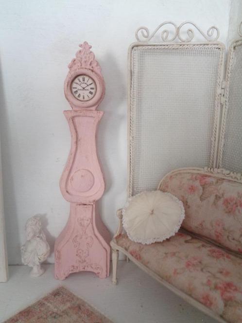 Brocante roze Mora klok , Poppenhuis 1:12 ( Fotonr Br60)*, Verzamelen, Poppenhuizen en Toebehoren, Nieuw, Poppenhuis, Ophalen of Verzenden