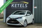 Toyota Aygo 1.0 VVT-i x-play CAMERA / LUXE uitvoering, Voorwielaandrijving, Gebruikt, 4 stoelen, Wit