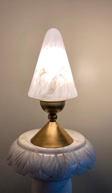 Vintage messing Art Deco schemerlamp wit gemarmerd glas. beschikbaar voor biedingen