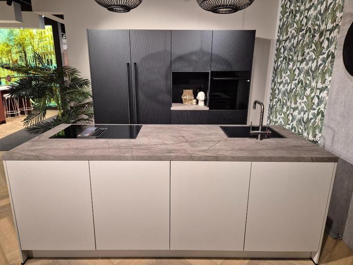 Prachtige kookeiland met kastenwand!, Huis en Inrichting, Keuken | Complete keukens, Nieuw, Overige typen, Crème, Kunststof, Met kookeiland