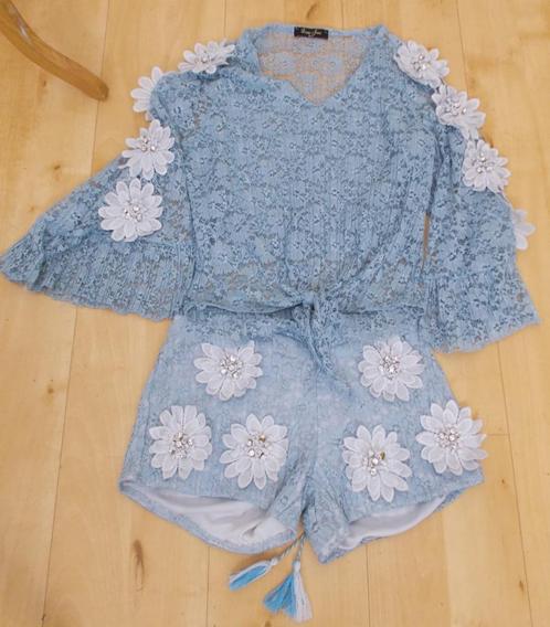Blauw kant look top+ short set bewerkt met steentjes! M, Kleding | Dames, Tops, Zo goed als nieuw, Maat 38/40 (M), Blauw, Lange mouw