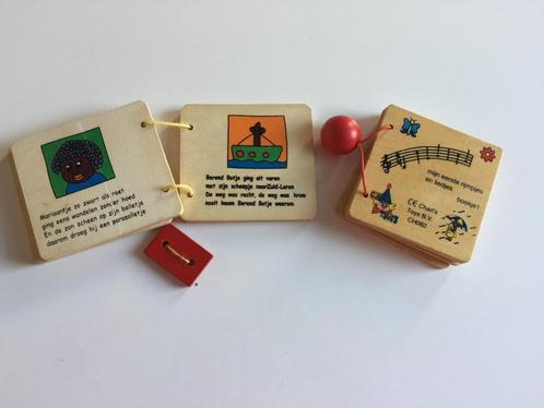 2 houten boekjes met kinder liedjes, (Sp3), Kinderen en Baby's, Speelgoed | Houten speelgoed, Gebruikt, Overige typen, Ophalen of Verzenden