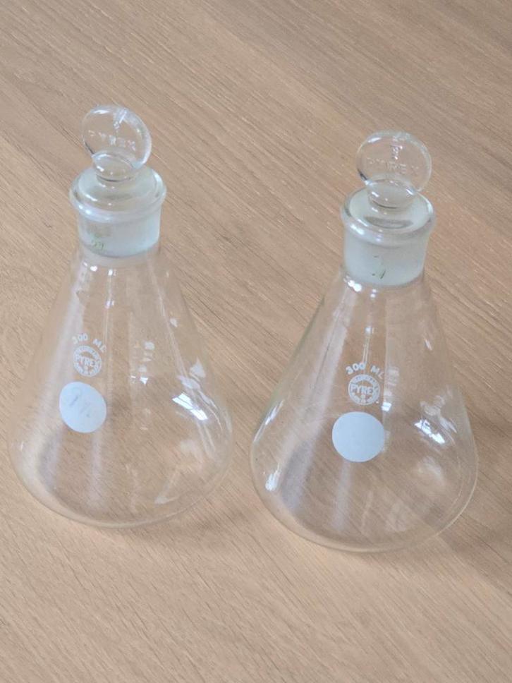 2 antieke 300ml Erlenmeyers - of conische kolven met stop, Antiek en Kunst, Antiek | Glas en Kristal, Ophalen of Verzenden