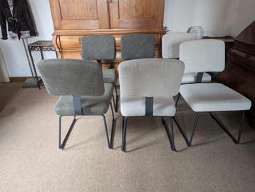 6 comfortabele design stoelen, wolwit en grijsgroen. beschikbaar voor biedingen