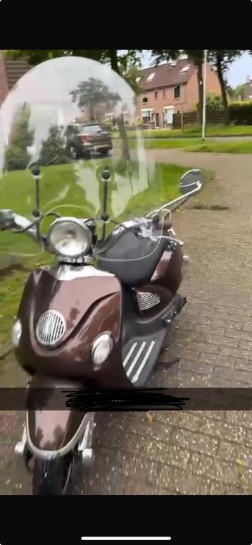 Znen scooter blauw kenteken, loopt niet beschikbaar voor biedingen